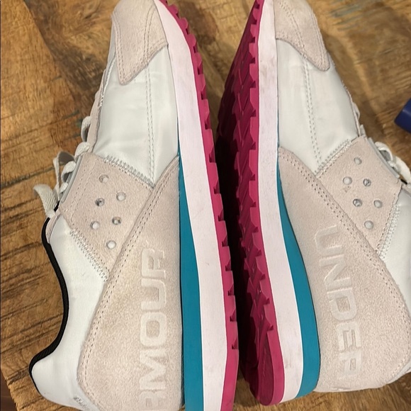 Under armour “essential runner”woman’s running shoes sz 9 - Picture 5 of 10
